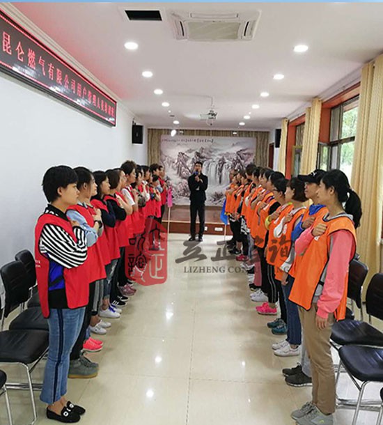 培訓快訊培訓時間：7月2日培訓地點:城建培訓中心培訓單位:甘肅中石油昆侖燃氣有限公司培訓課程:拓展培訓人數(shù)：29人培訓老師:王永康、桑浩勛后勤:魏萬里周明業(yè)務人員：齊亞
